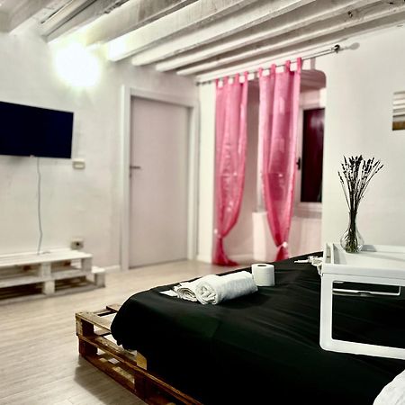 Genova Centro Affittacamere- Bagno In Comune Génova Exterior foto