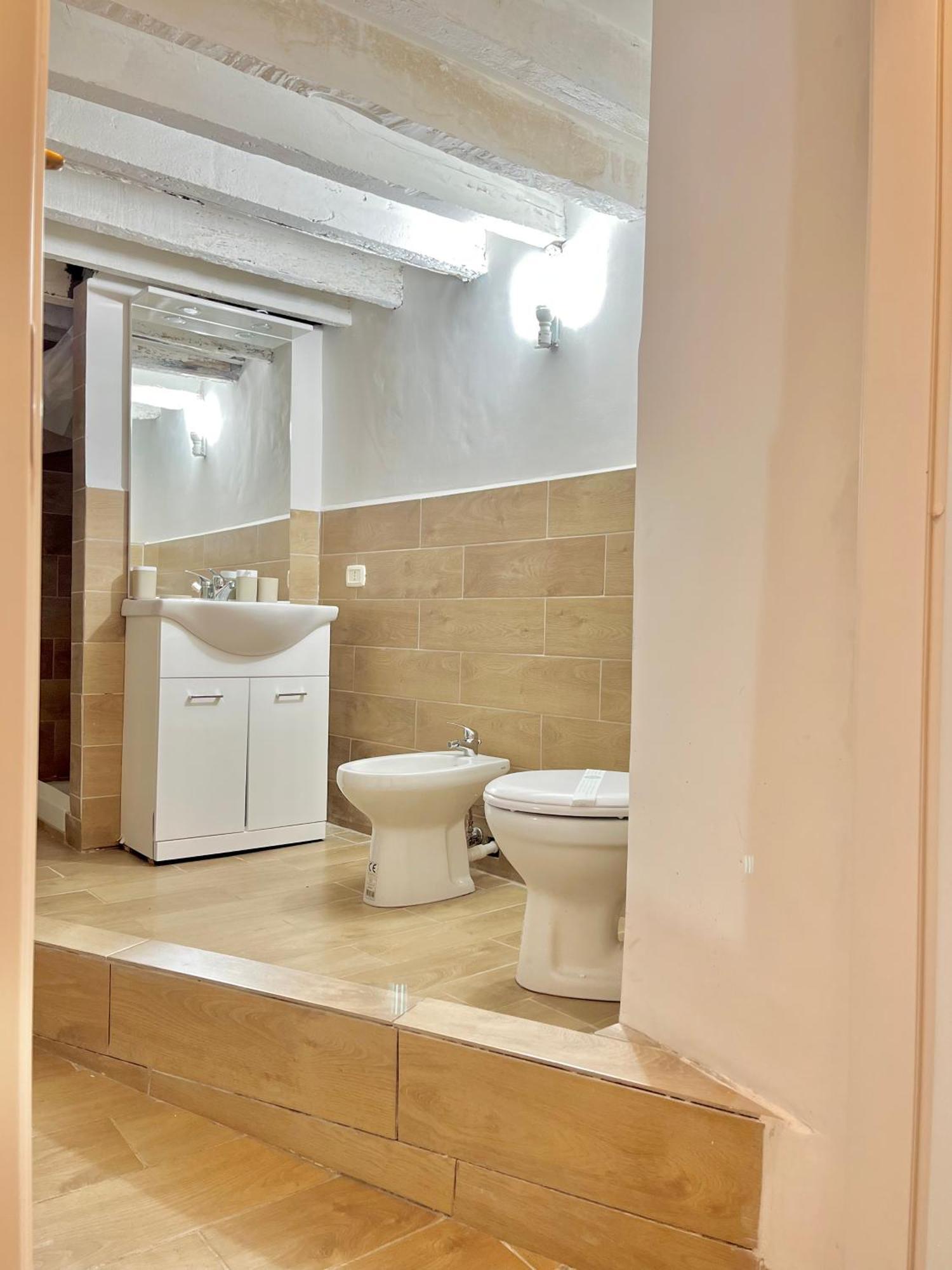 Genova Centro Affittacamere- Bagno In Comune Génova Exterior foto
